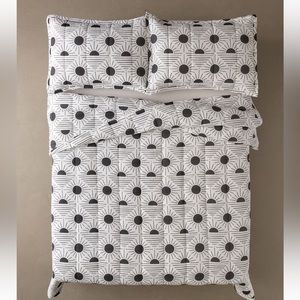 Urban Outfitters Geo Sun black and white Quilt & 2 pillow cases